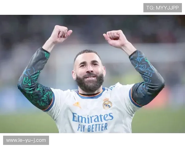 本泽马金球奖之路:足球巨星的崛起与挑战