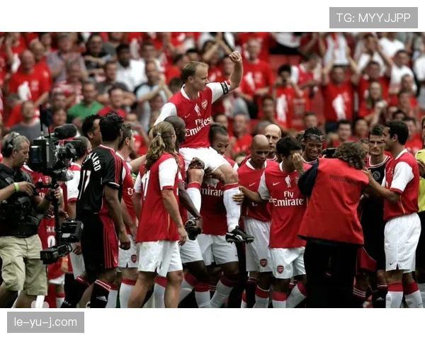 老特拉福德传奇再现：英超巨星巅峰时刻引爆球迷热议