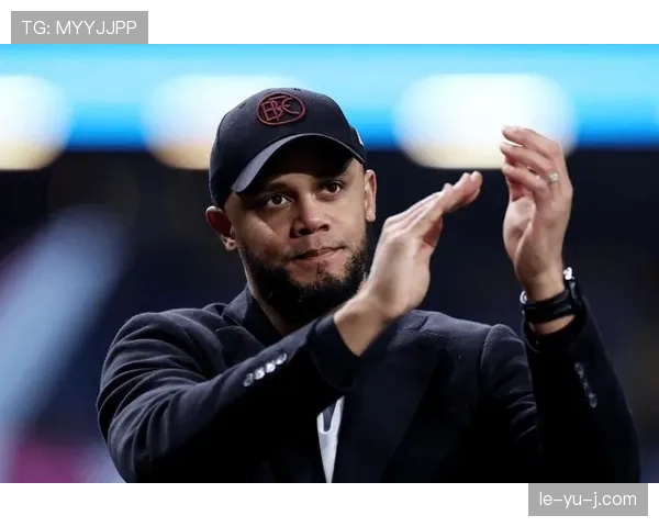 孔帕尼赛场像拳王，镜头下像投资人，我只想偷看他家账单